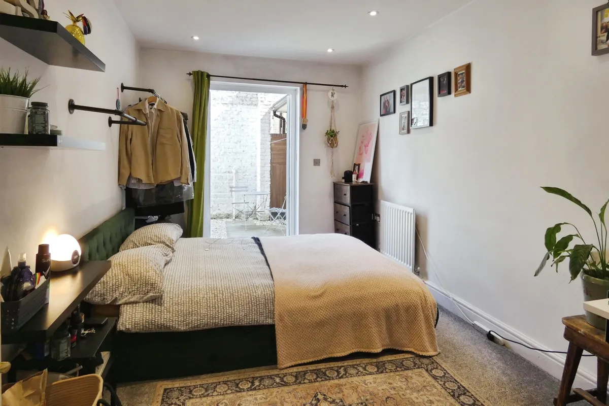 Flat Ascalon Street in Greater London