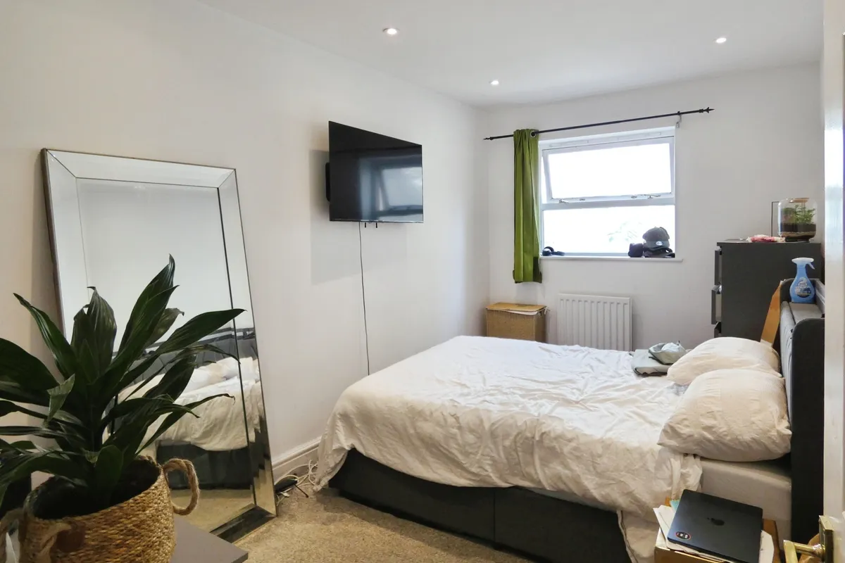Flat Ascalon Street in Greater London