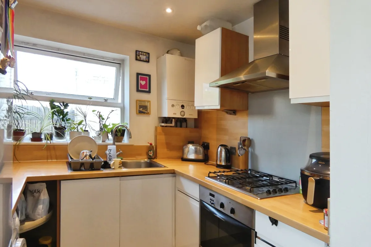 Flat Ascalon Street in Greater London