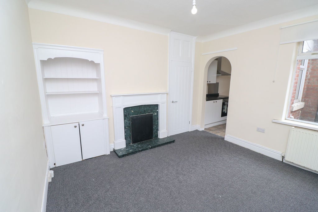 Flat Clavering Road in Gateshead