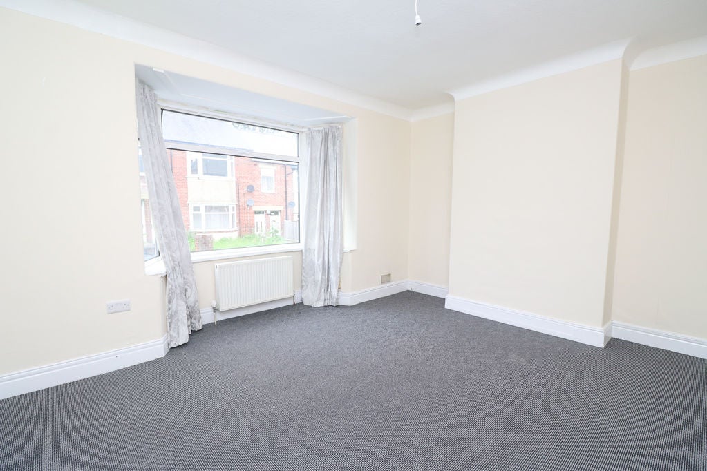 Flat Clavering Road in Gateshead