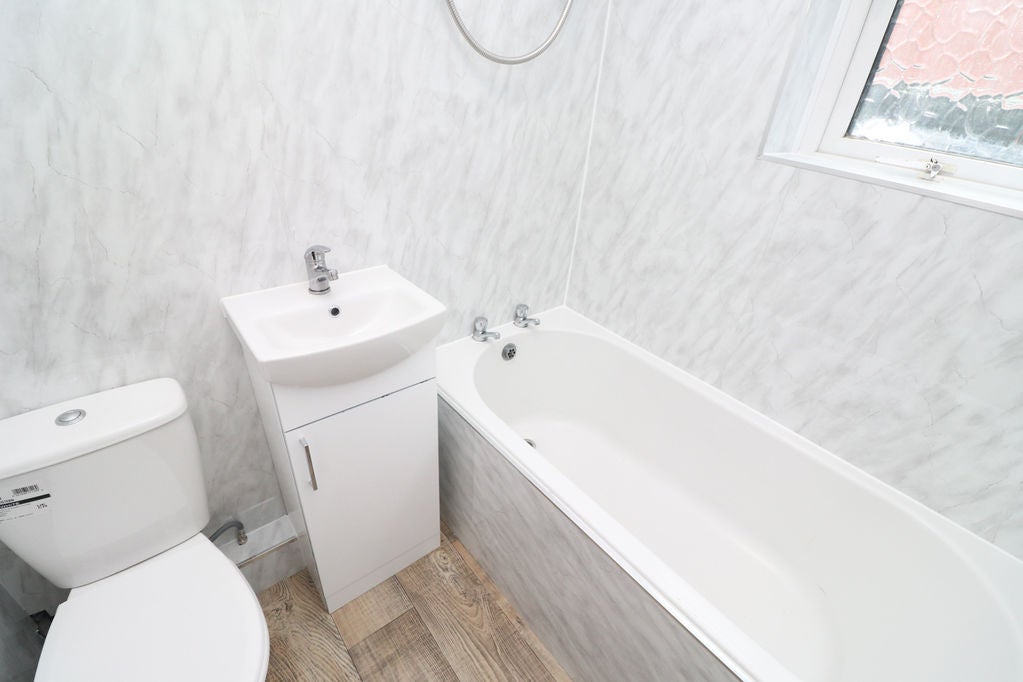 Flat Clavering Road in Gateshead