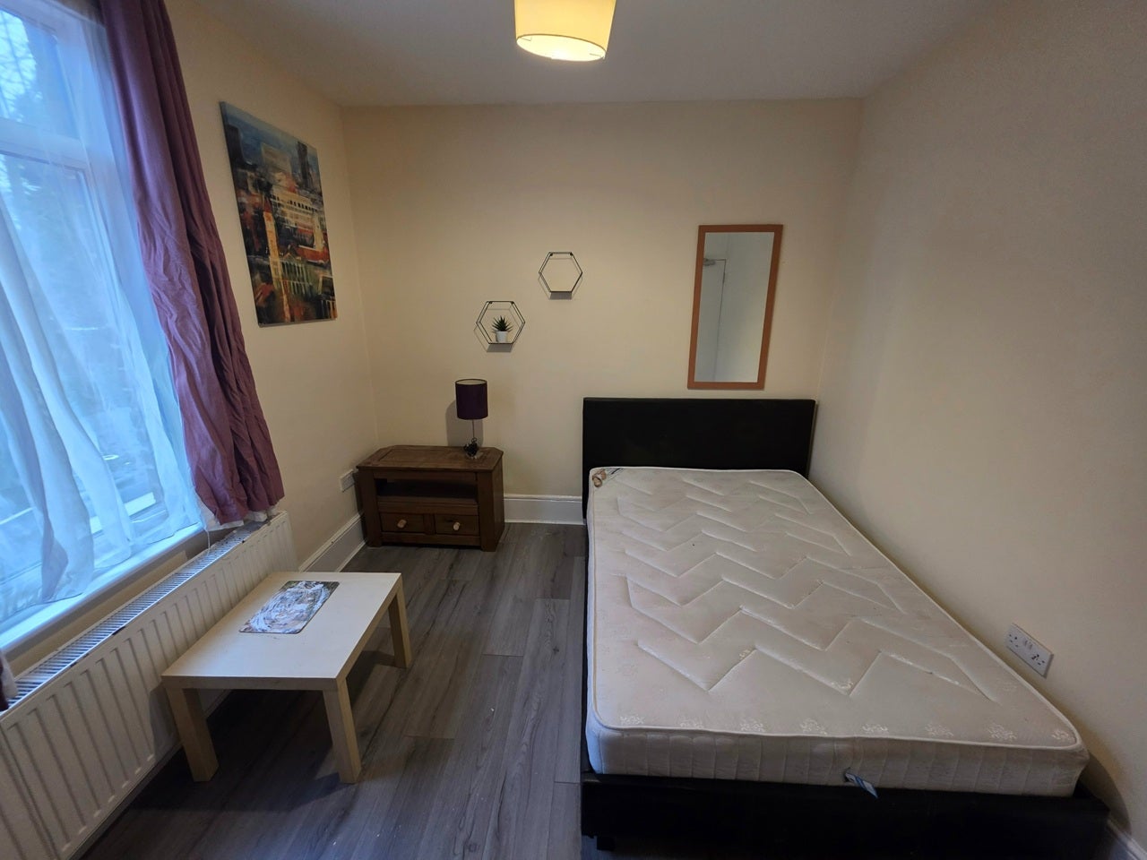 Room Baronet Road in Greater London