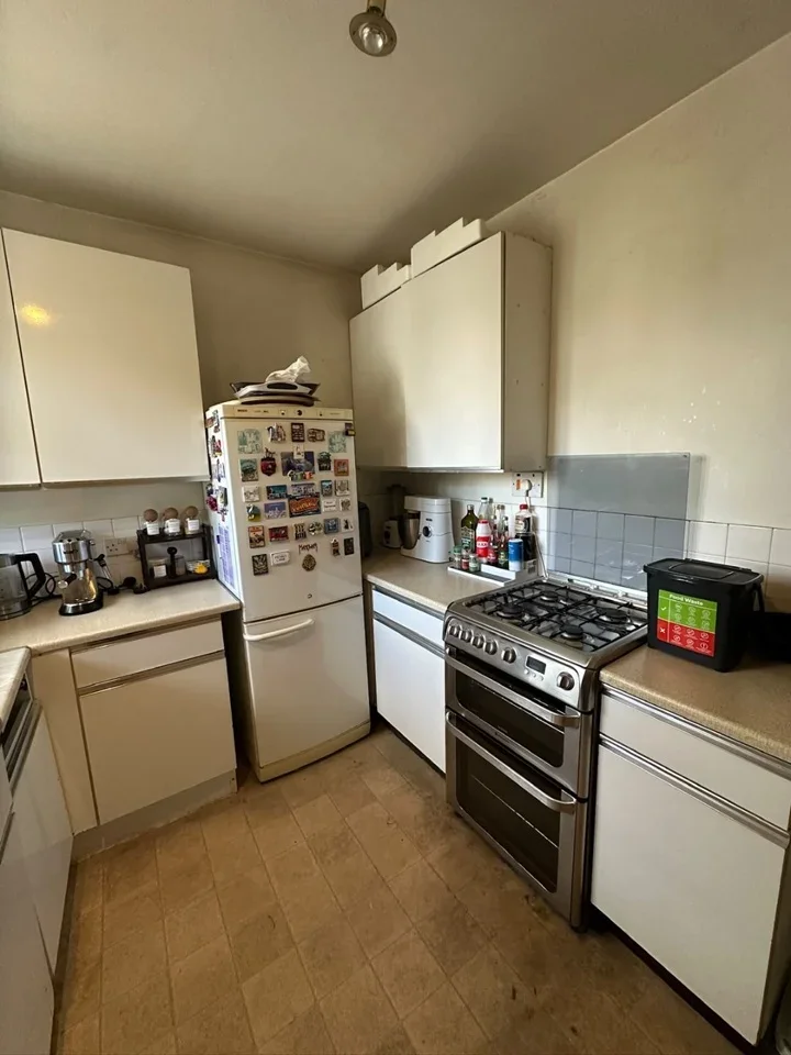 Flat Clarendon Road in Greater London