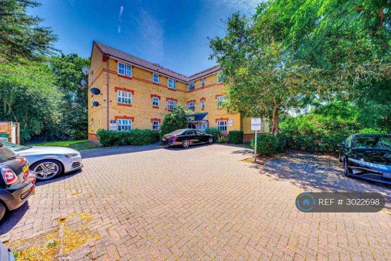 Flat Yeoman Close in Greater London