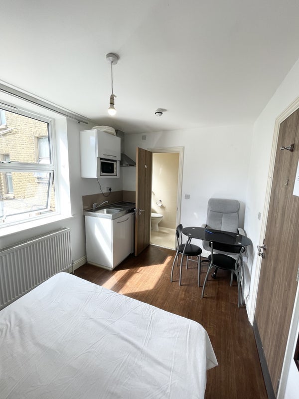 Flat Talgarth Road in Greater London