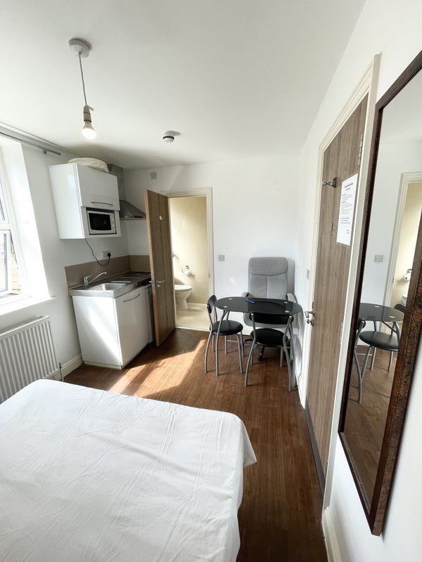 Flat Talgarth Road in Greater London