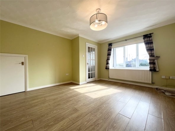 House Ryan Close in West Swindon