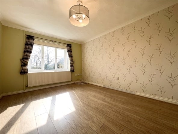 House Ryan Close in West Swindon