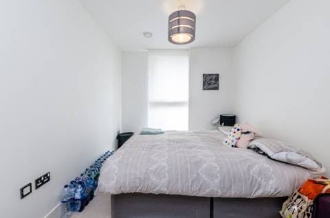 Flat Blackwall Way in Greater London
