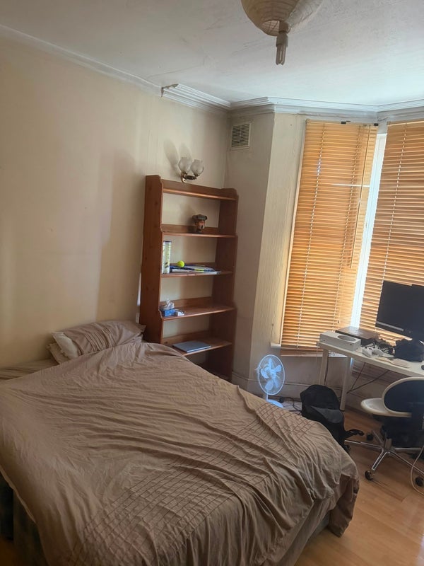 Room Calderon Road in Greater London