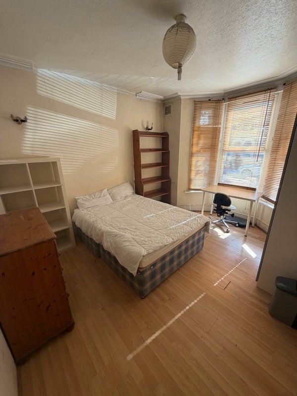Room Calderon Road in Greater London