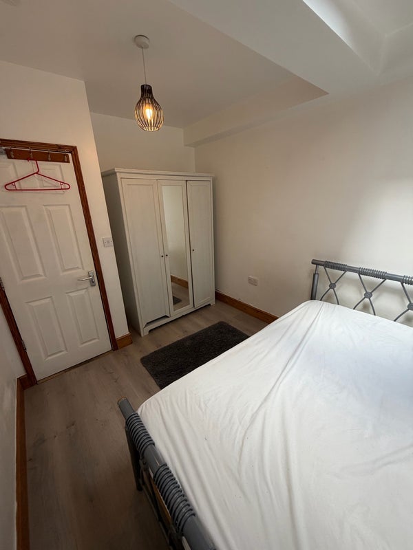 Room Calderon Road in Greater London