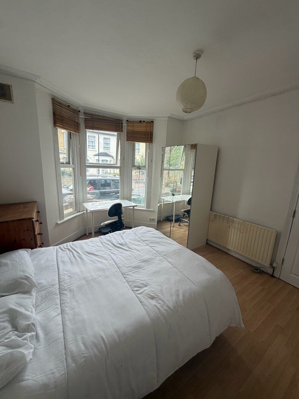 Room Calderon Road in Greater London