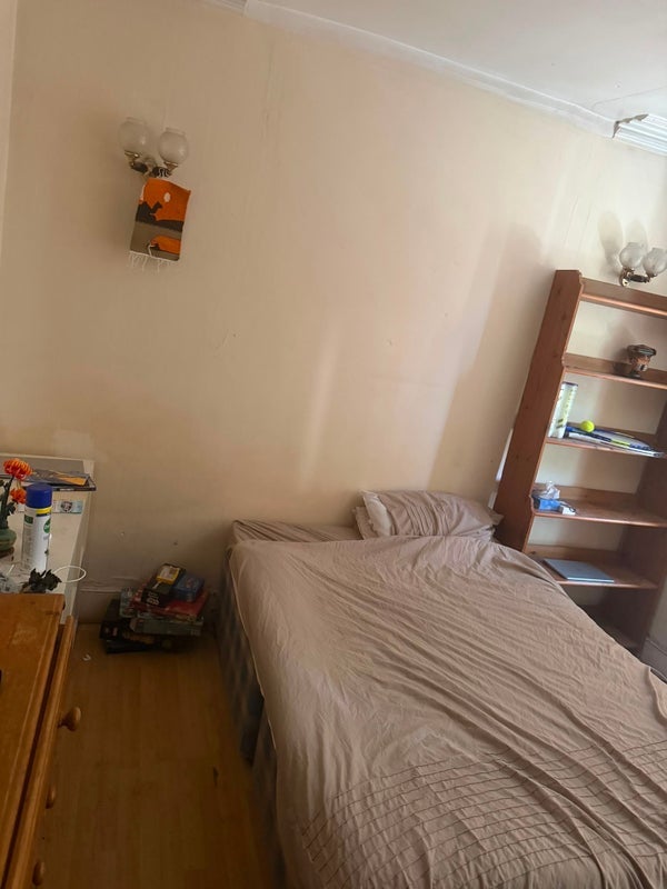 Room Calderon Road in Greater London