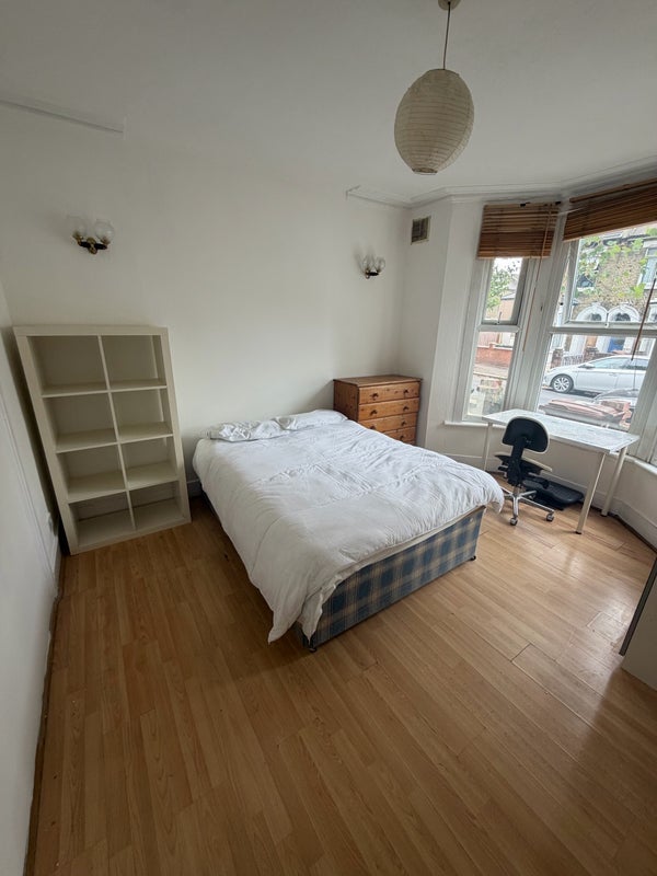 Room Calderon Road in Greater London