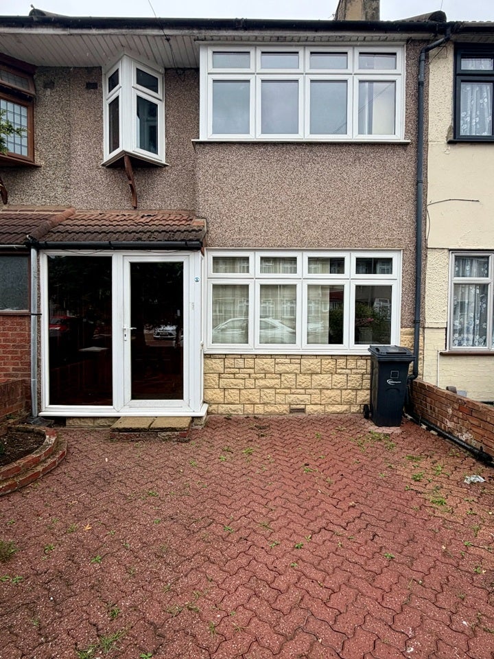 House Western Avenue in Greater London