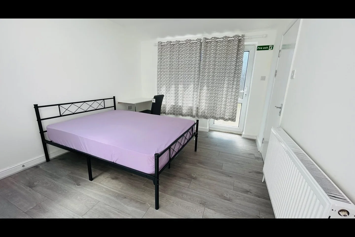 Room Everard Avenue in Slough