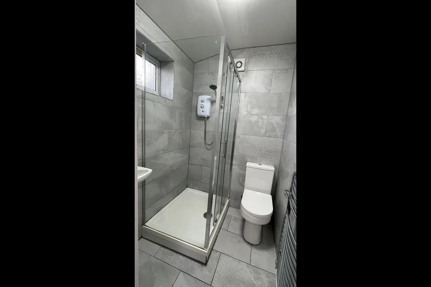 Room Everard Avenue in Slough