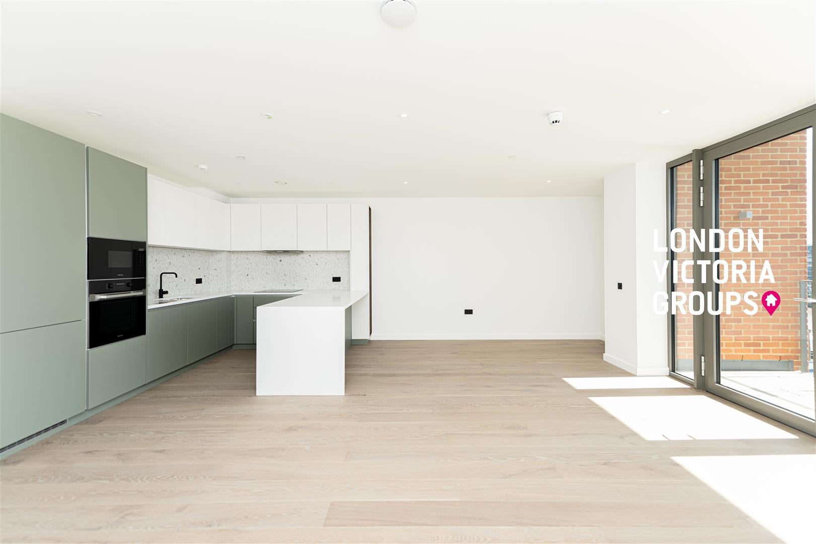 Flat Dymock Street in Greater London
