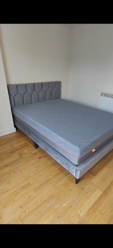 Room Mossfield Drive in Manchester
