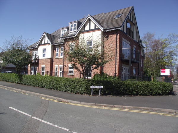 Flat Station Road in Cheadle Hulme