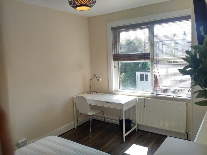 Room Maryland Road in Greater London