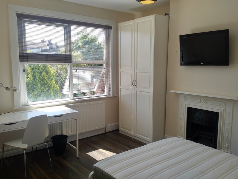 Room Maryland Road in Greater London