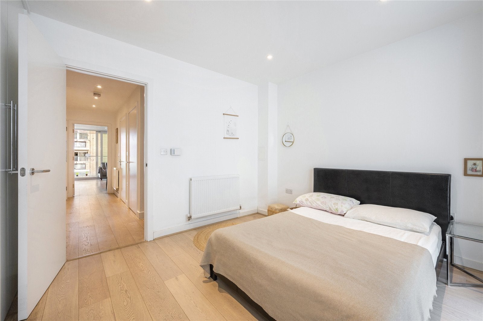 Flat Manciple Street in Greater London