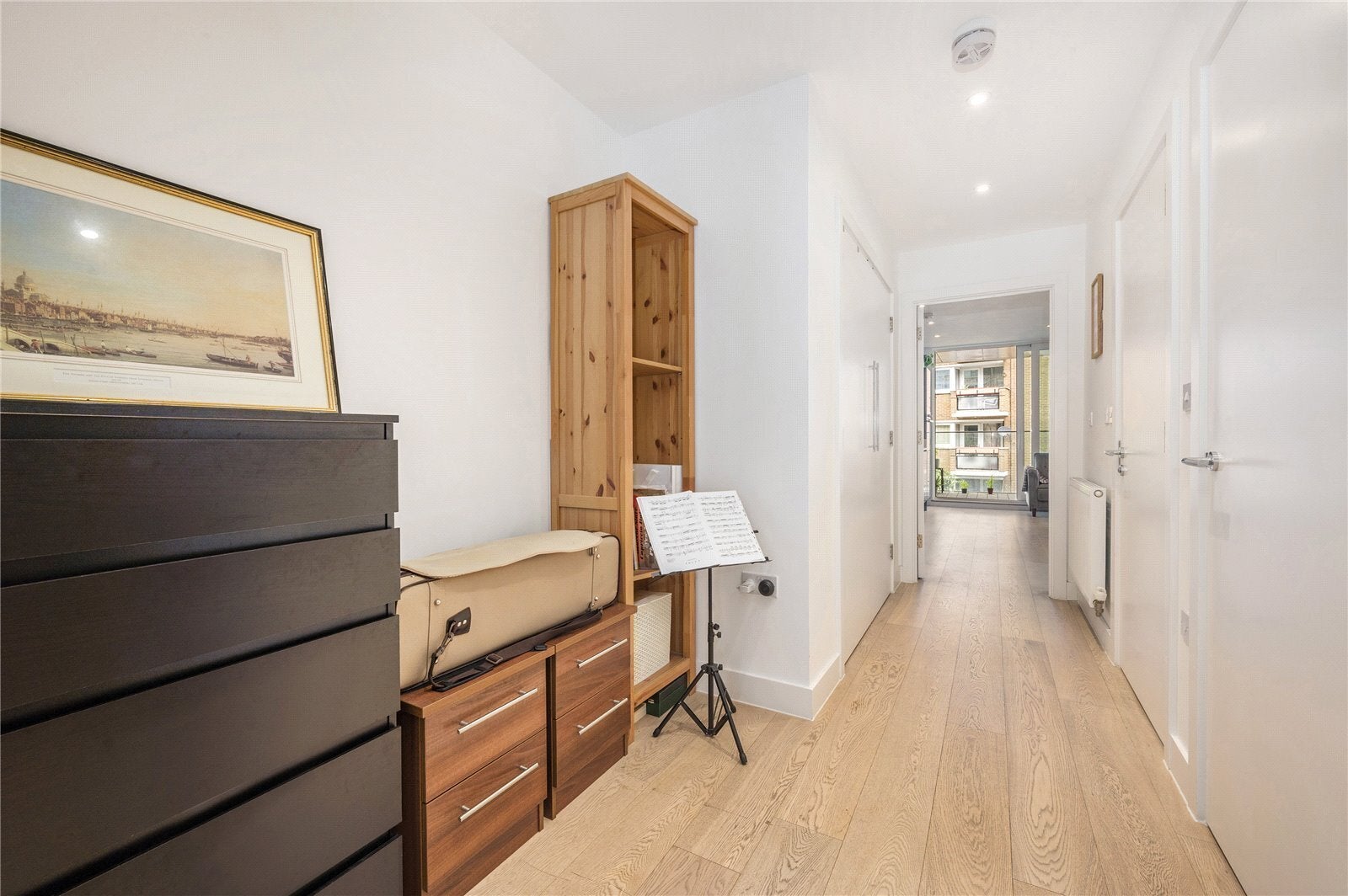 Flat Manciple Street in Greater London