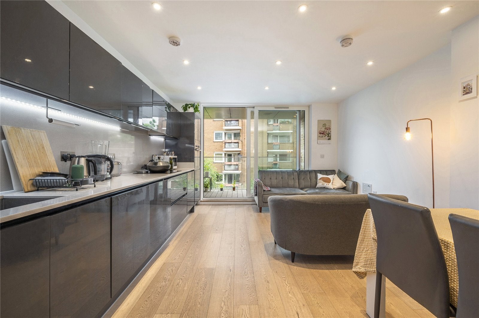 Flat Manciple Street in Greater London