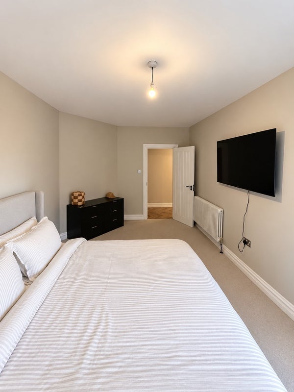 Room Cato Road in Greater London