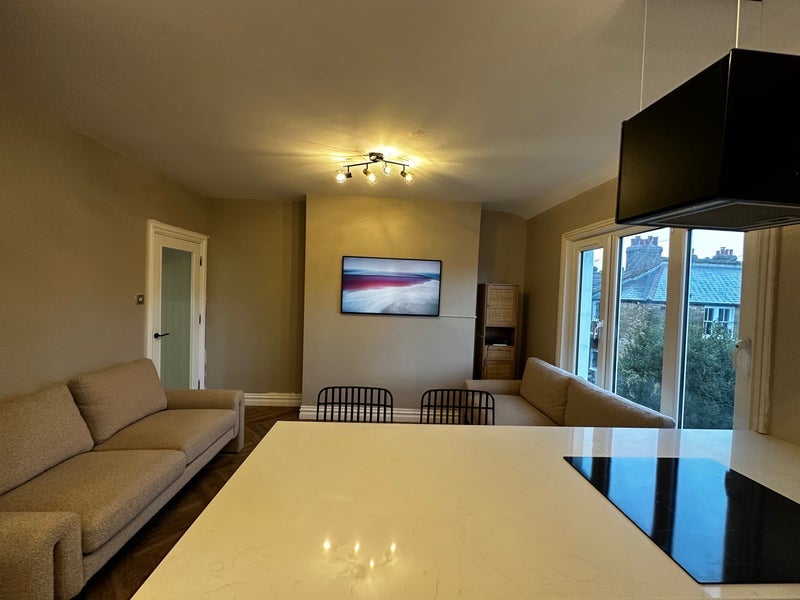 Room Cato Road in Greater London