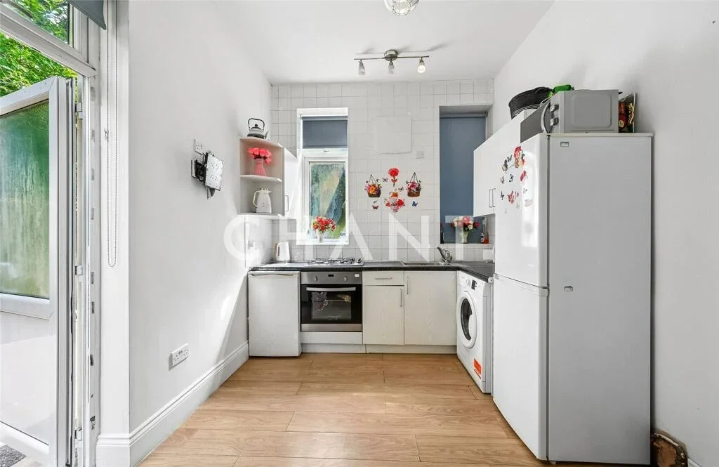 Flat Corfton Road in Greater London