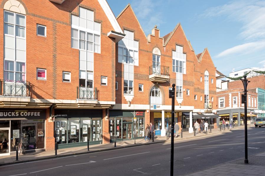 Flat High Street in Guildford