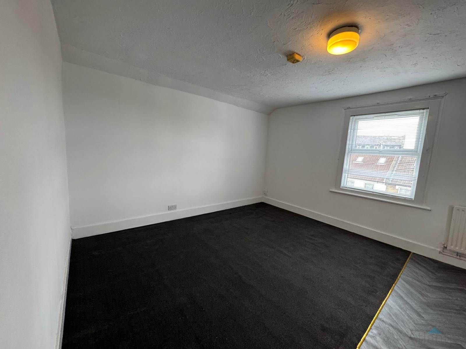 Flat Wellington Road in Greater London