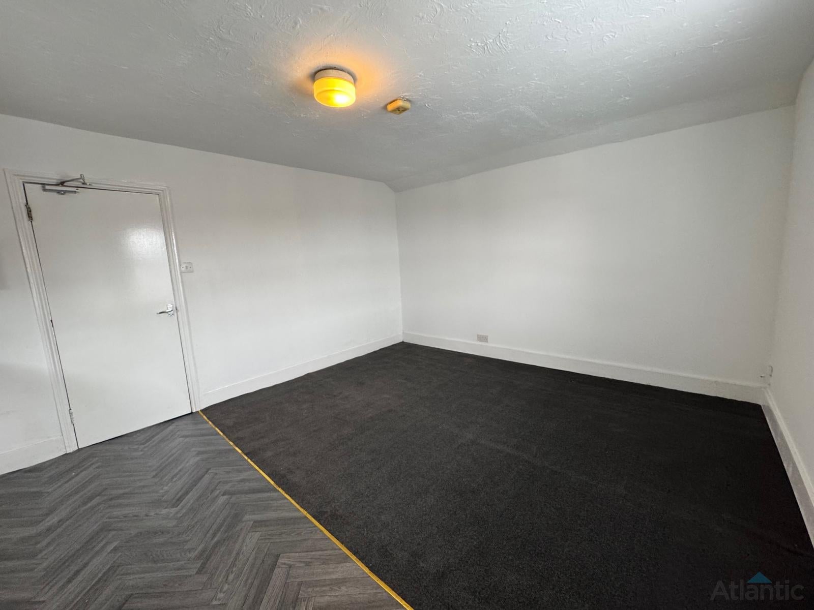 Flat Wellington Road in Greater London