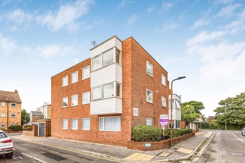 Flat St Edward's Road in Portsmouth