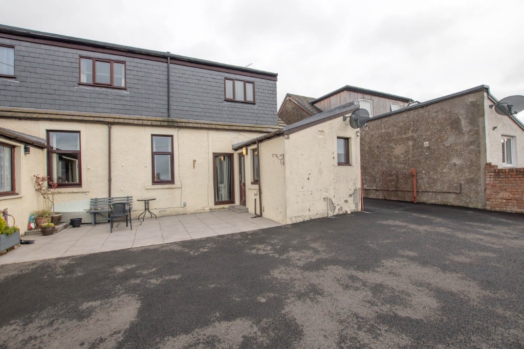 House Zetland Place in Lochgelly