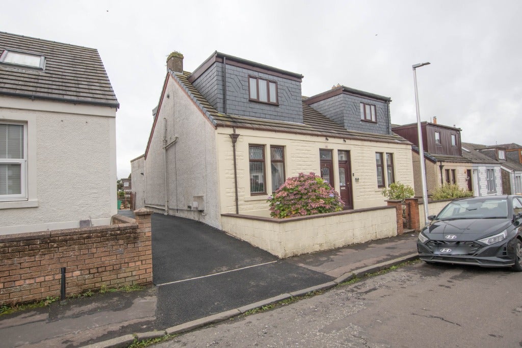 House Zetland Place in Lochgelly