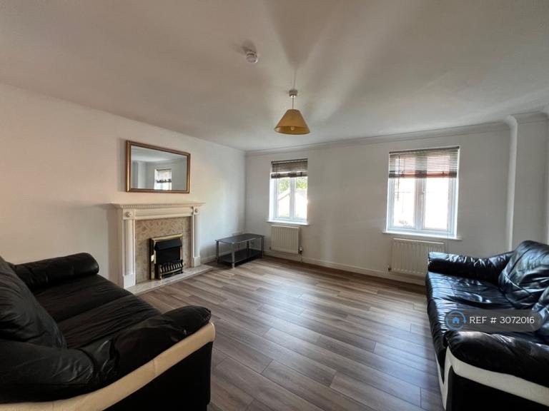 House Fleming Way in Exeter