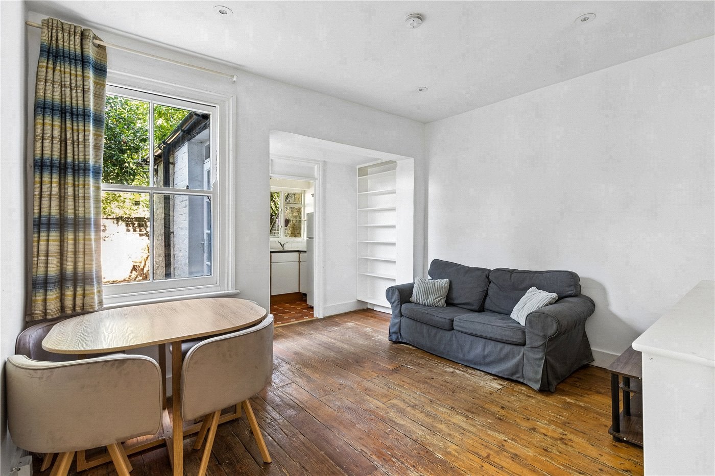 Flat Dafforne Road in Greater London