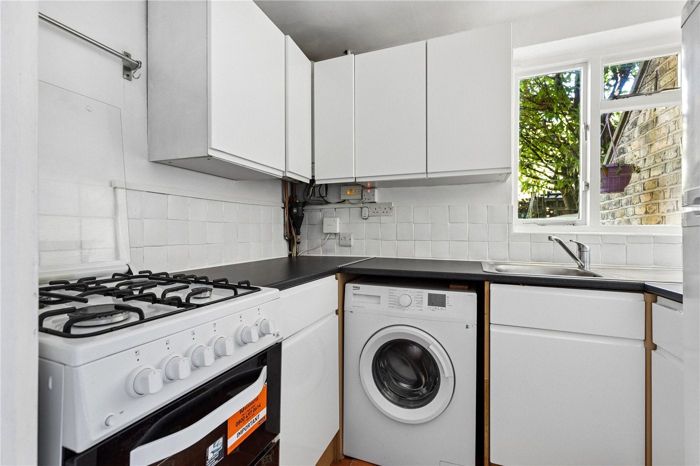 Flat Dafforne Road in Greater London