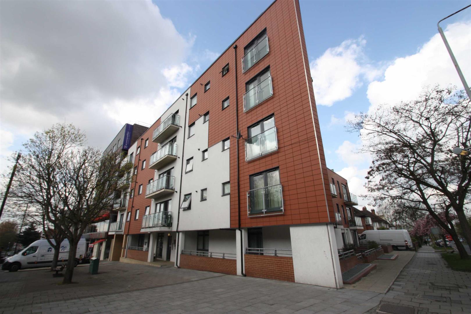 Flat Griffin Road in London