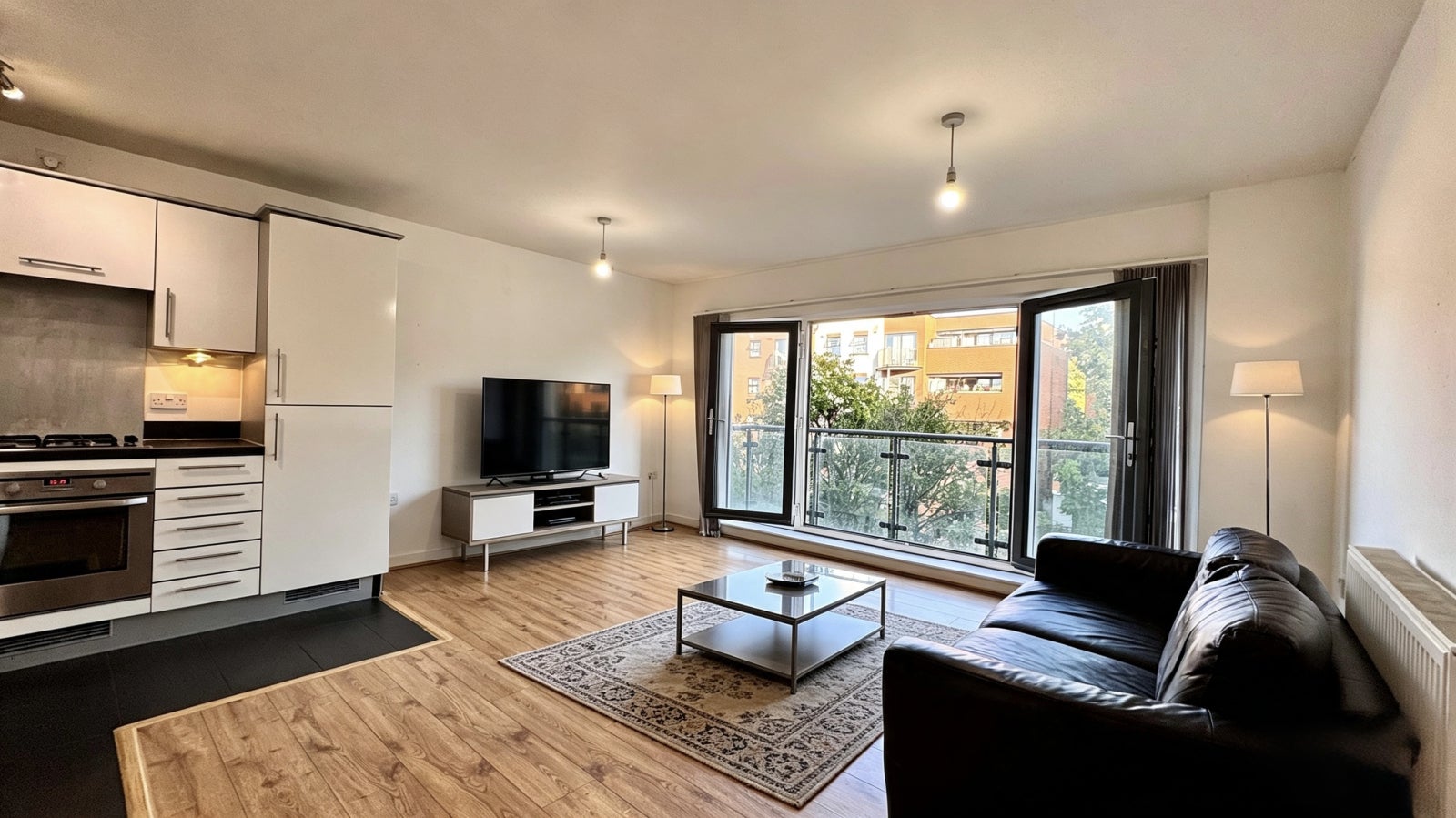 Flat Griffin Road in London