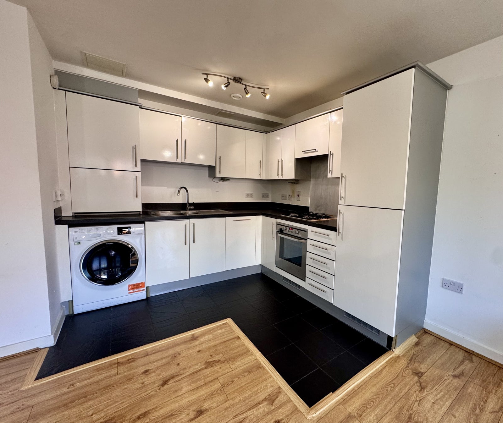 Flat Griffin Road in London