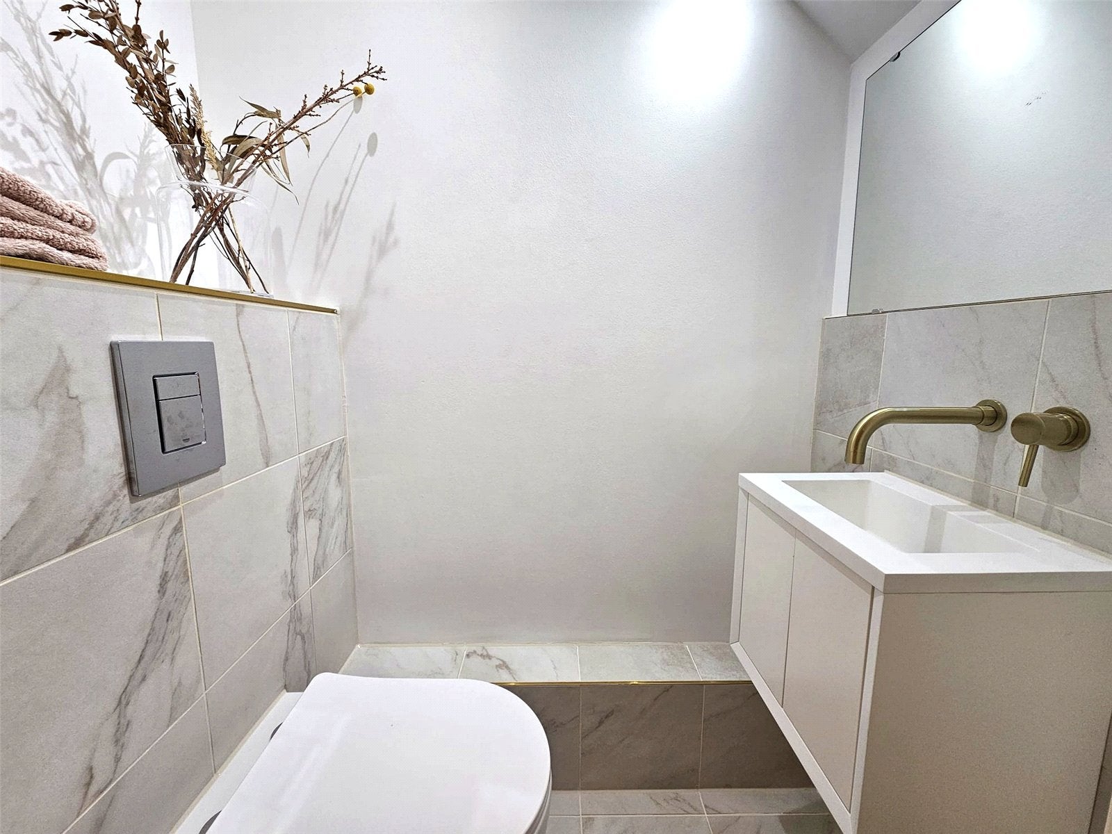 Flat Kidman Close in London