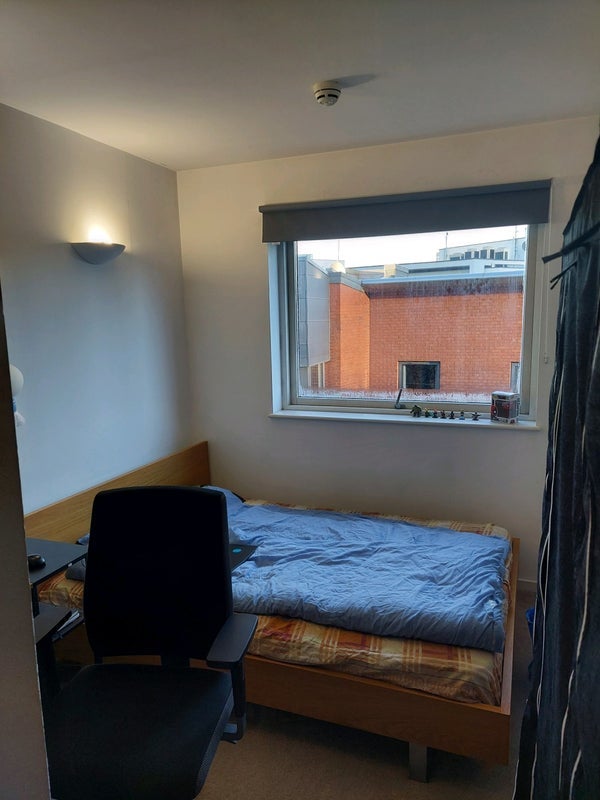 Room City Road East in Manchester