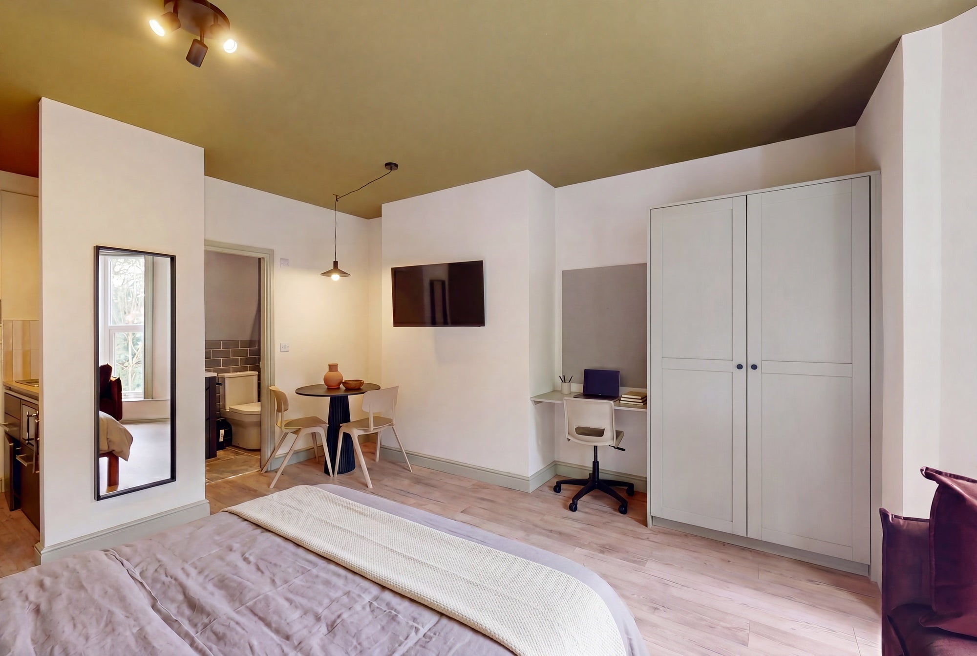 Room Moorland Road in Leeds