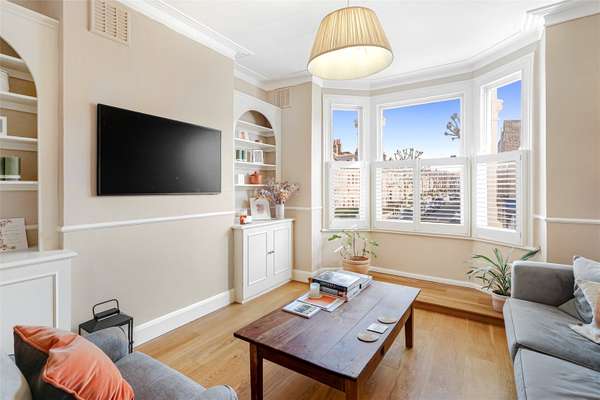 Flat Barmouth Road in Greater London